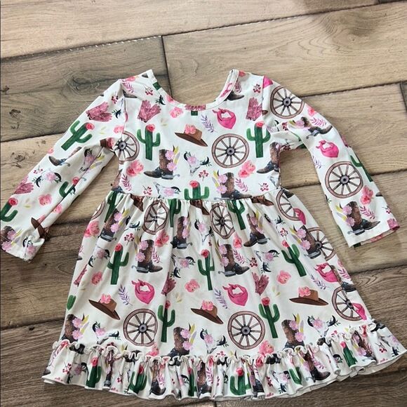 🫶🏻6/$/5 Western print size 2 Cactus and Wagon Wheel Kids Dress - Picture 1 of 1